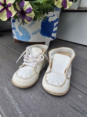 Vintage Sears Winnie-the-Pooh White Baby Walker Lace-Up Leather Shoes